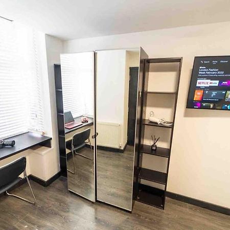 Stay Sa Cosy Equipped Studios Available 10 Mins From The City! Free Wifi &50" Smart Tv'S! Birmingham Ngoại thất bức ảnh