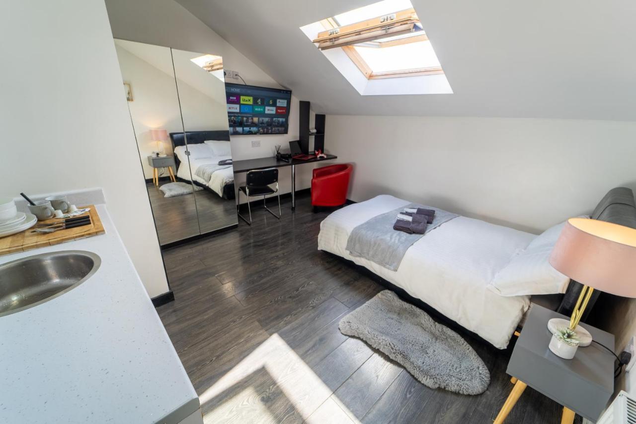 Stay Sa Cosy Equipped Studios Available 10 Mins From The City! Free Wifi &50" Smart Tv'S! Birmingham Phòng bức ảnh