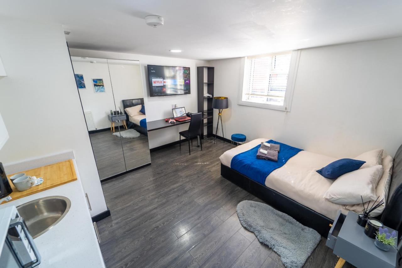 Stay Sa Cosy Equipped Studios Available 10 Mins From The City! Free Wifi &50" Smart Tv'S! Birmingham Phòng bức ảnh